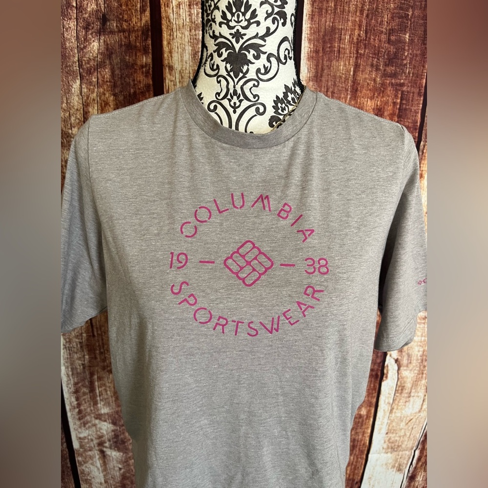 Columbia | Women’s Gray Short Sleeve Tee with Graphic Design - Picture 2 of 8